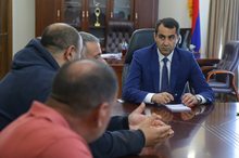Գեղարքունիքի մարզպետ Կարեն Սարգսյանը Մարտունիում հանդիպում է ունեցել մսավաճառների և սպանդանոցների տերերի հետ Գեղարքունիքի մարզպետ Կարեն Սարգսյանը Մարտունիում հանդիպում է ունեցել մսավաճառների և սպանդանոցների տերերի հետ