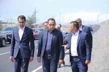ՏԿԵ նախարար Դավիթ Խուդաթյանն ու Կարեն Սարգսյանը «Ճանապարհային դեպարտամենտ» հիմնադրամի պատասխանատուների ուղեկցությամբ Սևանում այցելել են երեք ճանապարհաշինական տեղամաս ՏԿԵ նախարար Դավիթ Խուդաթյանն ու Կարեն Սարգսյանը «Ճանապարհային դեպարտամենտ» հիմնադրամի պատասխանատուների ուղեկցությամբ Սևանում այցելել են երեք ճանապարհաշինական տեղամաս
